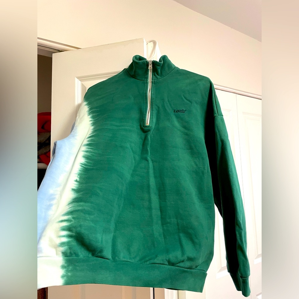 Levi’s sweatshirt